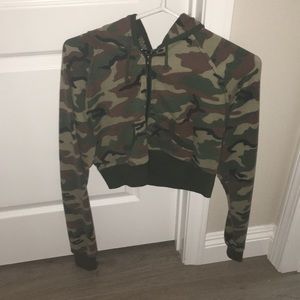CROPPED CAMO ZIP-UP